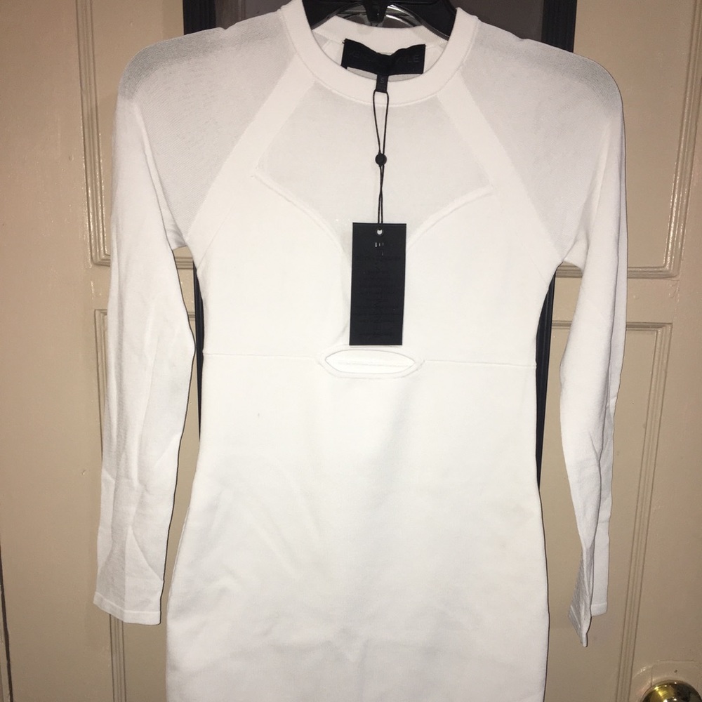 strechy long sleeve white dress very comfortable